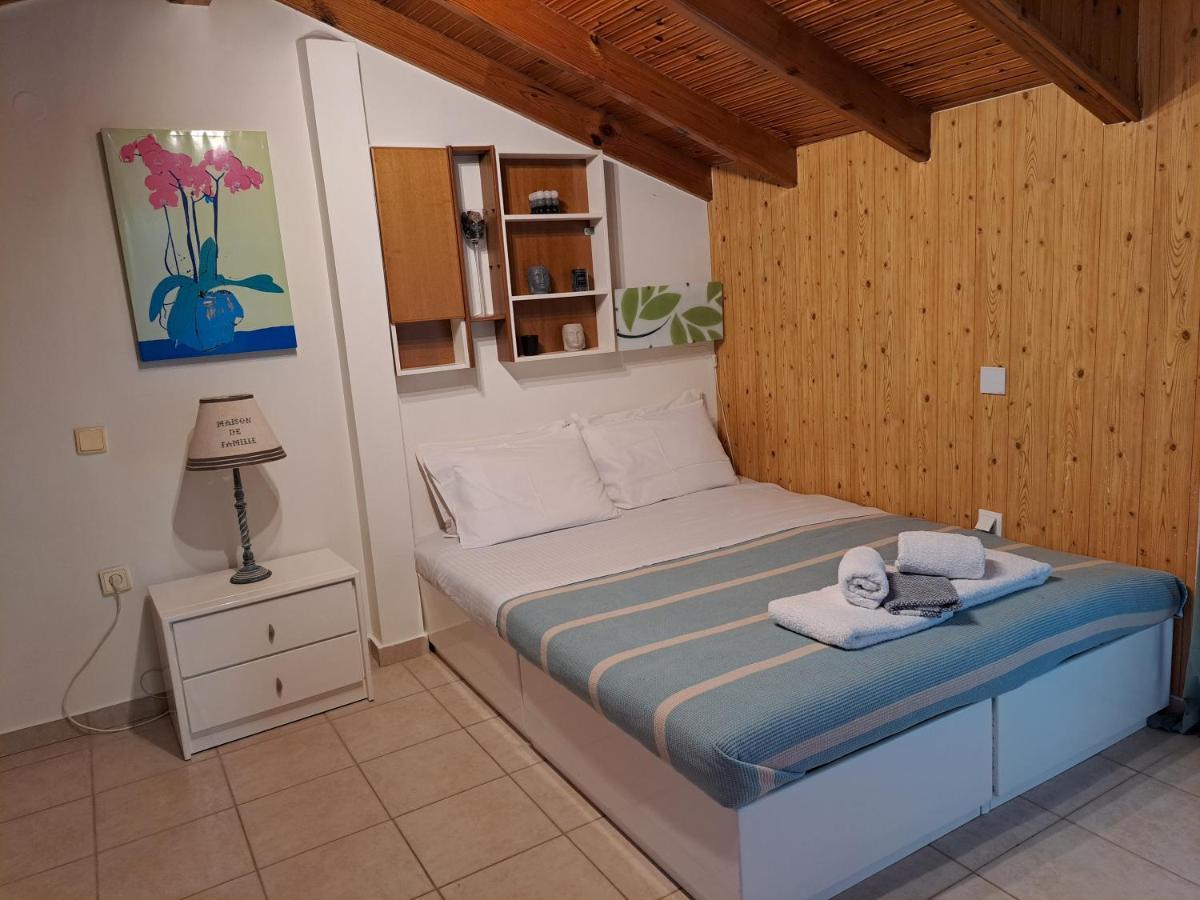Attic Lägenhet Nea Moudhania Exteriör bild