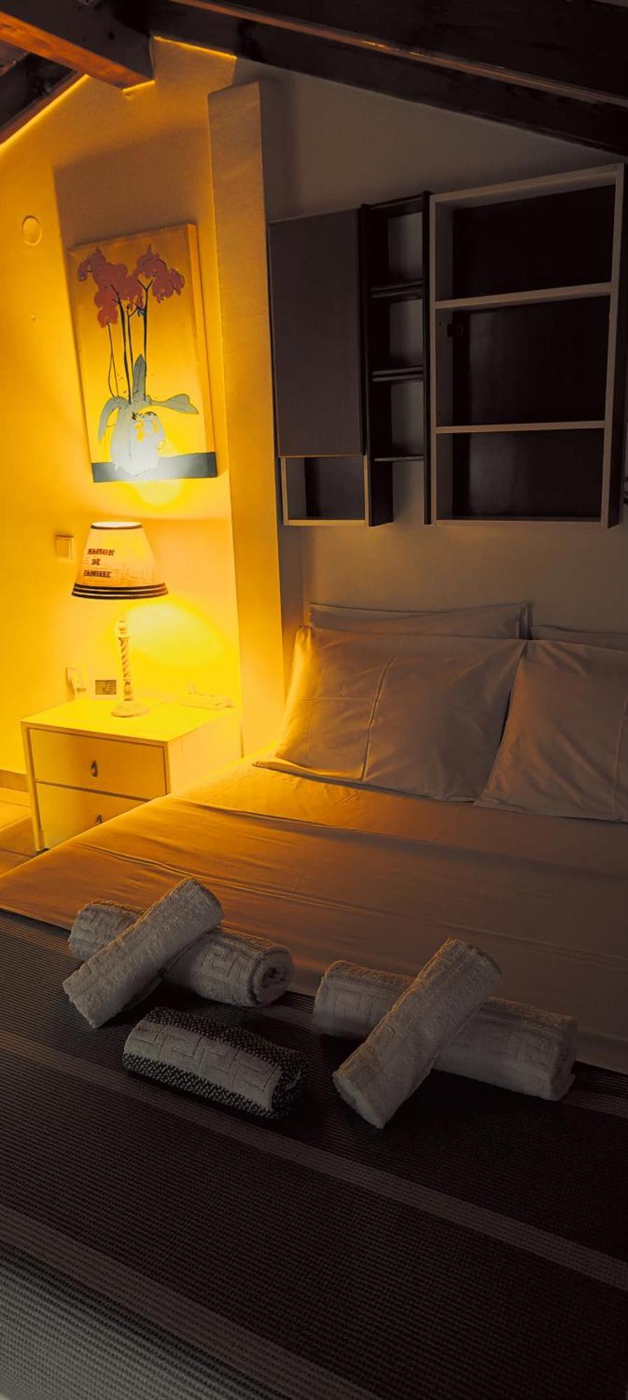 Attic Lägenhet Nea Moudhania Exteriör bild